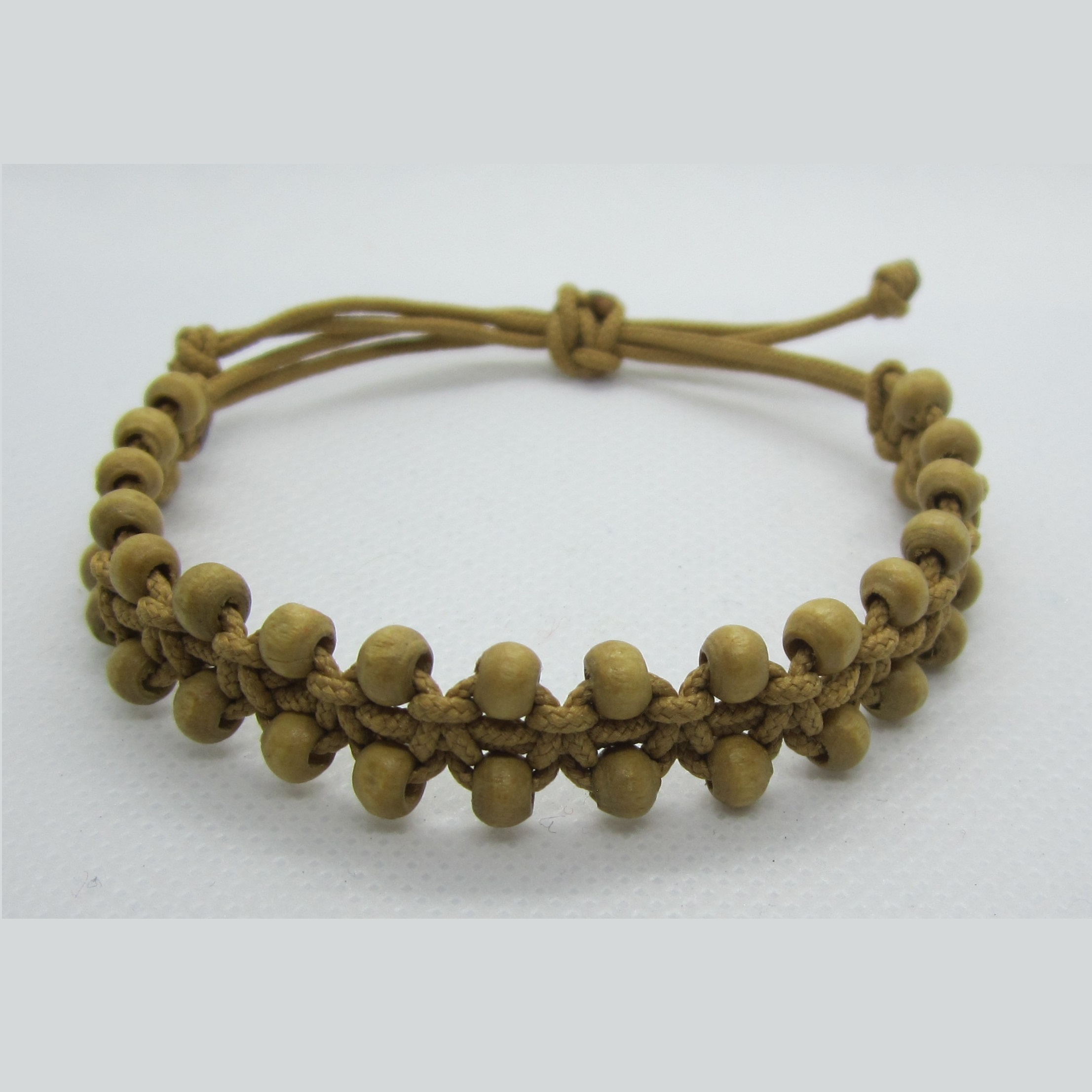 Bracelet macrame light brown with beads